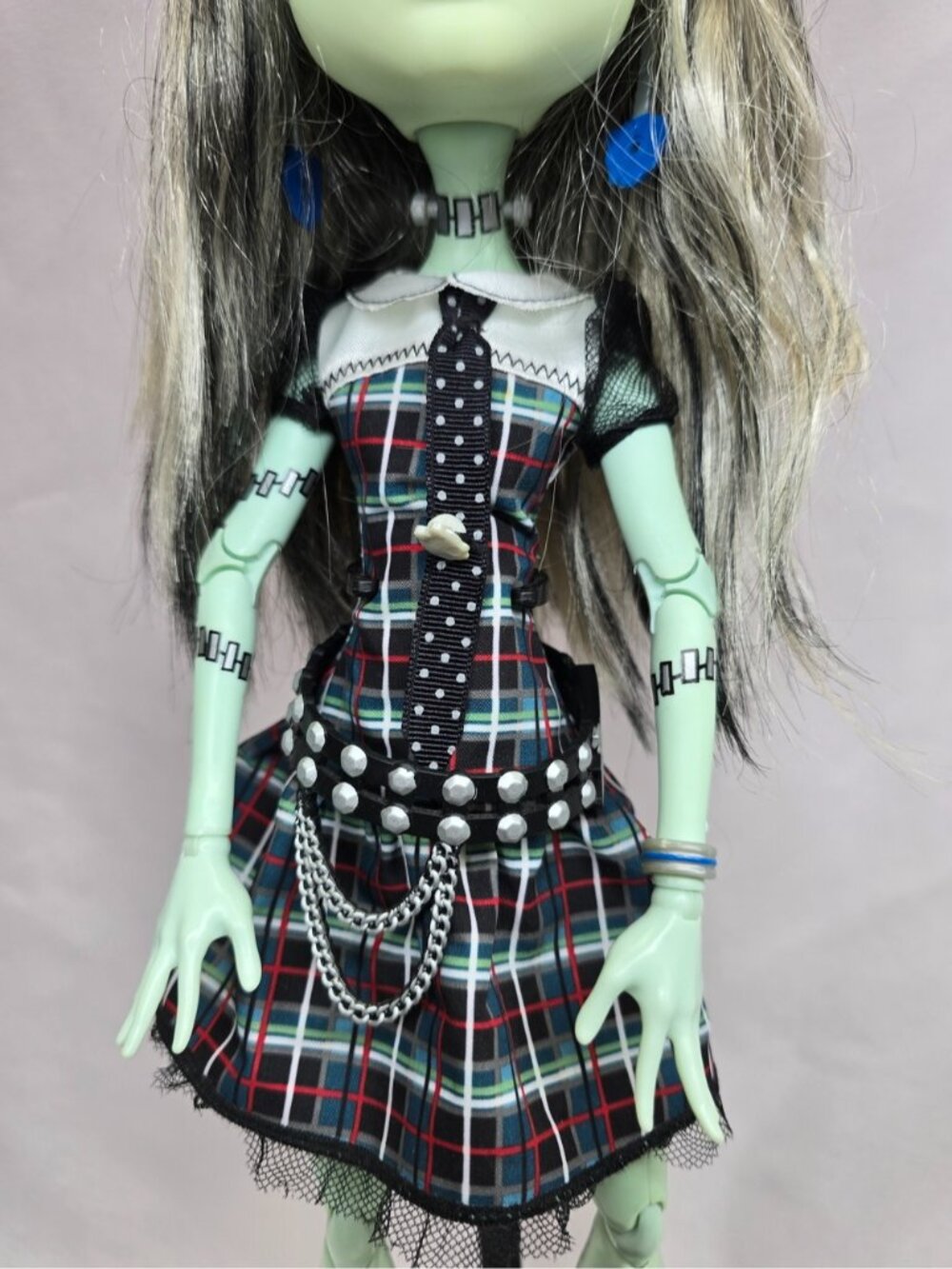 Monster High Frightfully Tall Ghouls 17’’ Frankie Stein Doll with stand - Picture 8 of 16